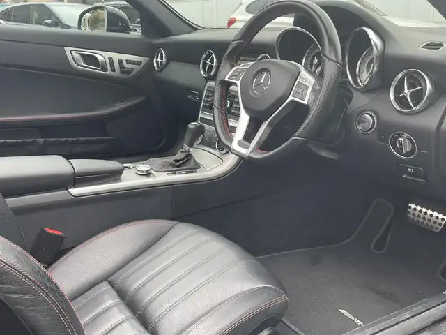 メルセデス・ベンツ ＳＬＫ２００ エクスクルーシブ 静岡県 2015(平27)年 4万km オブシディアンブラック AMGスポーツパッケージ/レーダーセーフティ軽減ブレーキACC/レーンキープ　ブラインドスポットモニター/ブラックレザーシートシートヒーター/CommandHDDナビフルセグTVBluetooth/パークトロニック/マジックスカイルーフ/エアスカーフ/キーレスゴー/赤シートベルト/ETC