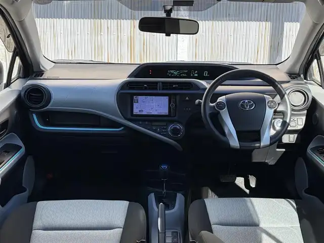 トヨタ アクア S 三重県 2012(平24)年 3.3万km ブラックマイカ ♪ワンオーナー/♪走行32463ｋｍ/スマートキー/プッシュスタート/純正ナビ/・フルセグ・CD・SD録音/・DVD再生/・Bluetoothオーディオ/・バックカメラ/ステアリングスイッチ/革巻ステアリング/LEDヘッドライト/フォグライト/オートライト/ウィンカーミラー/電格ミラー/プライバシーガラス/フロアマット/ドアバイザー/ETC