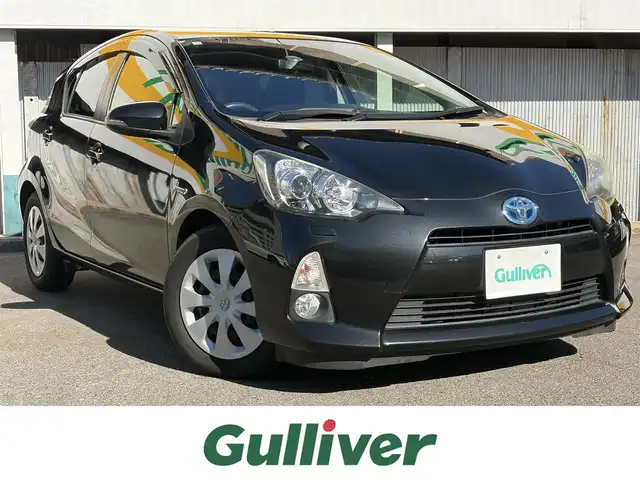 トヨタ アクア S 三重県 2012(平24)年 3.3万km ブラックマイカ ♪ワンオーナー/♪走行32463ｋｍ/スマートキー/プッシュスタート/純正ナビ/・フルセグ・CD・SD録音/・DVD再生/・Bluetoothオーディオ/・バックカメラ/ステアリングスイッチ/革巻ステアリング/LEDヘッドライト/フォグライト/オートライト/ウィンカーミラー/電格ミラー/プライバシーガラス/フロアマット/ドアバイザー/ETC