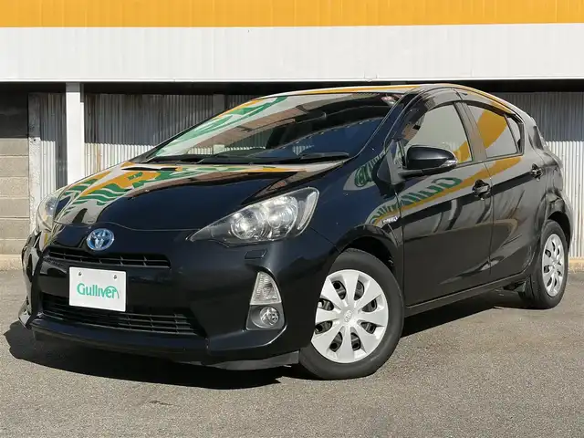 トヨタ アクア S 三重県 2012(平24)年 3.3万km ブラックマイカ ♪ワンオーナー/♪走行32463ｋｍ/スマートキー/プッシュスタート/純正ナビ/・フルセグ・CD・SD録音/・DVD再生/・Bluetoothオーディオ/・バックカメラ/ステアリングスイッチ/革巻ステアリング/LEDヘッドライト/フォグライト/オートライト/ウィンカーミラー/電格ミラー/プライバシーガラス/フロアマット/ドアバイザー/ETC