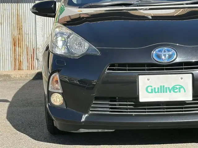 トヨタ アクア S 三重県 2012(平24)年 3.3万km ブラックマイカ ♪ワンオーナー/♪走行32463ｋｍ/スマートキー/プッシュスタート/純正ナビ/・フルセグ・CD・SD録音/・DVD再生/・Bluetoothオーディオ/・バックカメラ/ステアリングスイッチ/革巻ステアリング/LEDヘッドライト/フォグライト/オートライト/ウィンカーミラー/電格ミラー/プライバシーガラス/フロアマット/ドアバイザー/ETC