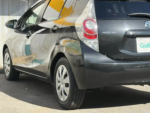 トヨタ アクア S 三重県 2012(平24)年 3.3万km ブラックマイカ ♪ワンオーナー/♪走行32463ｋｍ/スマートキー/プッシュスタート/純正ナビ/・フルセグ・CD・SD録音/・DVD再生/・Bluetoothオーディオ/・バックカメラ/ステアリングスイッチ/革巻ステアリング/LEDヘッドライト/フォグライト/オートライト/ウィンカーミラー/電格ミラー/プライバシーガラス/フロアマット/ドアバイザー/ETC