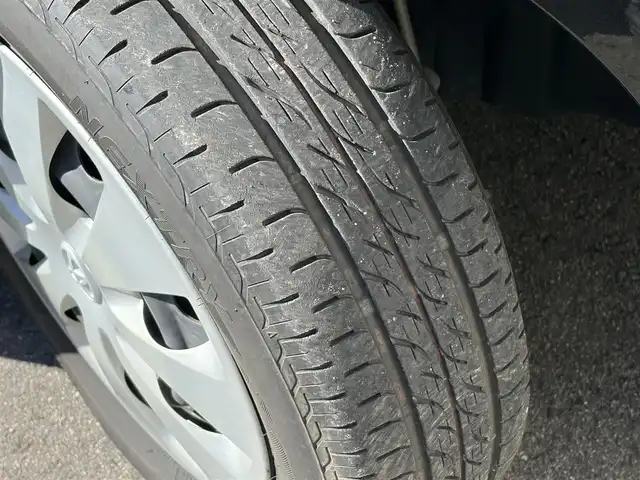 トヨタ アクア S 三重県 2012(平24)年 3.3万km ブラックマイカ ♪ワンオーナー/♪走行32463ｋｍ/スマートキー/プッシュスタート/純正ナビ/・フルセグ・CD・SD録音/・DVD再生/・Bluetoothオーディオ/・バックカメラ/ステアリングスイッチ/革巻ステアリング/LEDヘッドライト/フォグライト/オートライト/ウィンカーミラー/電格ミラー/プライバシーガラス/フロアマット/ドアバイザー/ETC