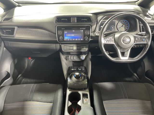 日産 リーフ G 神奈川県 2019(令1)年 4.7万km ダークメタルグレー 純正SDナビ/Bluetooth・CD・DVD・AUX・USB・HDD・フルセグTV/デジタルインナーミラー/クルーズコントロール/ブラインドスポットモニター/前側ドライブレコーダー/シートヒーター/バックカメラ/ETC/純正フロアマット/純正17インチアルミホイール/LEDヘッドライト/オートライト/スマートキー/横滑り防止装置/衝突被害軽減システム/保証書