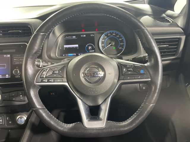日産 リーフ G 神奈川県 2019(令1)年 4.7万km ダークメタルグレー 純正SDナビ/Bluetooth・CD・DVD・AUX・USB・HDD・フルセグTV/デジタルインナーミラー/クルーズコントロール/ブラインドスポットモニター/前側ドライブレコーダー/シートヒーター/バックカメラ/ETC/純正フロアマット/純正17インチアルミホイール/LEDヘッドライト/オートライト/スマートキー/横滑り防止装置/衝突被害軽減システム/保証書