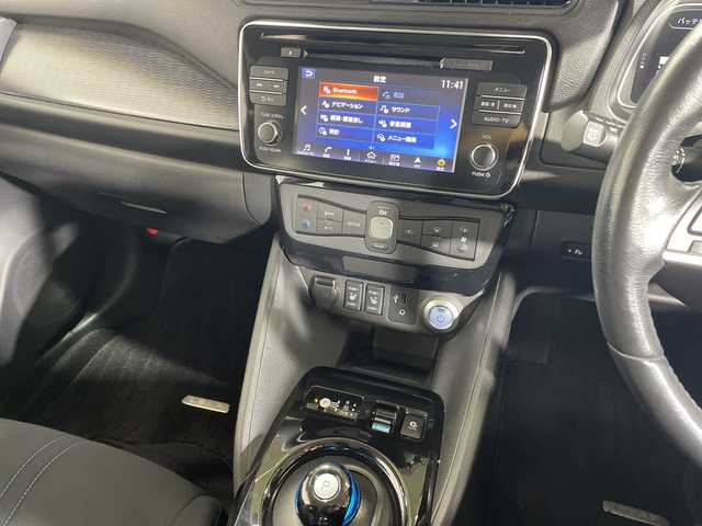 日産 リーフ G 神奈川県 2019(令1)年 4.7万km ダークメタルグレー 純正SDナビ/Bluetooth・CD・DVD・AUX・USB・HDD・フルセグTV/デジタルインナーミラー/クルーズコントロール/ブラインドスポットモニター/前側ドライブレコーダー/シートヒーター/バックカメラ/ETC/純正フロアマット/純正17インチアルミホイール/LEDヘッドライト/オートライト/スマートキー/横滑り防止装置/衝突被害軽減システム/保証書