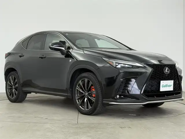 レクサス ＮＸ 450h+ Fスポーツ 愛知県 2021(令3)年 2.3万km グラファイトブラックガラスフレーク ムーンルーフ/オレンジキャリパー/ベンチレーション/純正14インチナビ/アラウンドビューモニター/フルセグTV/レクサスセーフティシステム/クルーズコントロール/ブラインドスポットモニター/衝突被害軽減システム/横滑り防止装置/コーナーセンサー/レーンキープアシスト/オートライト/オートマチックハイビーム/LEDヘッドライト/LEDフォグランプ/デジタルインナーミラー/電動リアゲート/パワーシート/シートメモリー/シートヒーター/ステアリングヒーター/ヘッドアップディスプレイ/パドルシフト/前後ドライブレコーダー/ETC2.0/純正AW/純正フロアマット/プッシュスタート/スマートキー/スペアキー