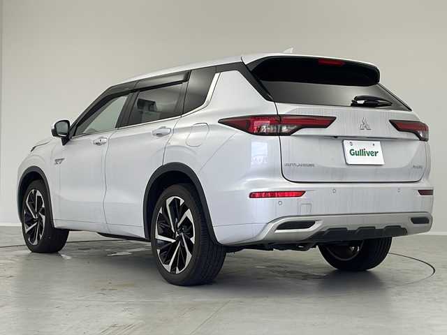 三菱 アウトランダー ＰＨＥＶ P 茨城県 2022(令4)年 4.4万km ホワイトダイヤモンド 純正ディスプレイオーディオ　ＢＯＳＥサウンド　電動リアゲート　ステアリングヒーター　全方位カメラ　レザーシート　パワーシート　シートヒーター　純正２０インチアルミホイール　純正フロアマット　充電ケーブフルセグテレビ