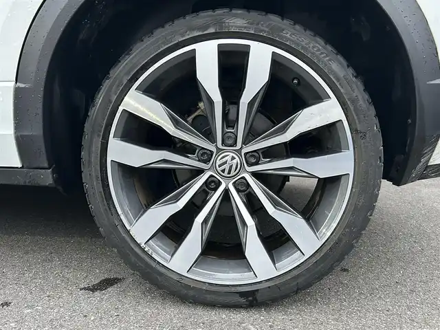 フォルクスワーゲン ＶＷ Ｔ－ロック TDI Rライン 福島県 2020(令2)年 2.4万km 白 ワンオーナー/アダプティブクルーズコントロール/ブラインドスポットモニター/レーンキープアシスト/アクティブ・インフォ・ディスプレイ/黒半革シート/パワーリアゲート/純正メモリナビ(BT/USB/CD/DVD)/AppleCarPlay/フルセグTV/バックカメラ/純正19AW/ハイビームアシスト/ドライブレコーダー(前方のみ)/ETC2.0/オートホールド/純正フロアマット/取扱説明書