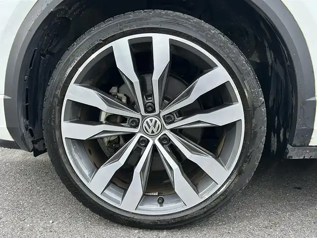 フォルクスワーゲン ＶＷ Ｔ－ロック TDI Rライン 福島県 2020(令2)年 2.4万km 白 ワンオーナー/アダプティブクルーズコントロール/ブラインドスポットモニター/レーンキープアシスト/アクティブ・インフォ・ディスプレイ/黒半革シート/パワーリアゲート/純正メモリナビ(BT/USB/CD/DVD)/AppleCarPlay/フルセグTV/バックカメラ/純正19AW/ハイビームアシスト/ドライブレコーダー(前方のみ)/ETC2.0/オートホールド/純正フロアマット/取扱説明書