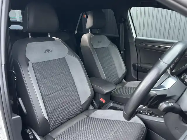 フォルクスワーゲン ＶＷ Ｔ－ロック TDI Rライン 福島県 2020(令2)年 2.4万km 白 ワンオーナー/アダプティブクルーズコントロール/ブラインドスポットモニター/レーンキープアシスト/アクティブ・インフォ・ディスプレイ/黒半革シート/パワーリアゲート/純正メモリナビ(BT/USB/CD/DVD)/AppleCarPlay/フルセグTV/バックカメラ/純正19AW/ハイビームアシスト/ドライブレコーダー(前方のみ)/ETC2.0/オートホールド/純正フロアマット/取扱説明書