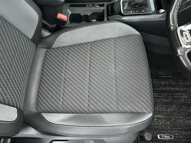 フォルクスワーゲン ＶＷ Ｔ－ロック TDI Rライン 福島県 2020(令2)年 2.4万km 白 ワンオーナー/アダプティブクルーズコントロール/ブラインドスポットモニター/レーンキープアシスト/アクティブ・インフォ・ディスプレイ/黒半革シート/パワーリアゲート/純正メモリナビ(BT/USB/CD/DVD)/AppleCarPlay/フルセグTV/バックカメラ/純正19AW/ハイビームアシスト/ドライブレコーダー(前方のみ)/ETC2.0/オートホールド/純正フロアマット/取扱説明書