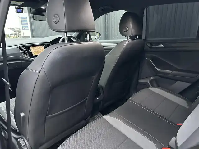 フォルクスワーゲン ＶＷ Ｔ－ロック TDI Rライン 福島県 2020(令2)年 2.4万km 白 ワンオーナー/アダプティブクルーズコントロール/ブラインドスポットモニター/レーンキープアシスト/アクティブ・インフォ・ディスプレイ/黒半革シート/パワーリアゲート/純正メモリナビ(BT/USB/CD/DVD)/AppleCarPlay/フルセグTV/バックカメラ/純正19AW/ハイビームアシスト/ドライブレコーダー(前方のみ)/ETC2.0/オートホールド/純正フロアマット/取扱説明書
