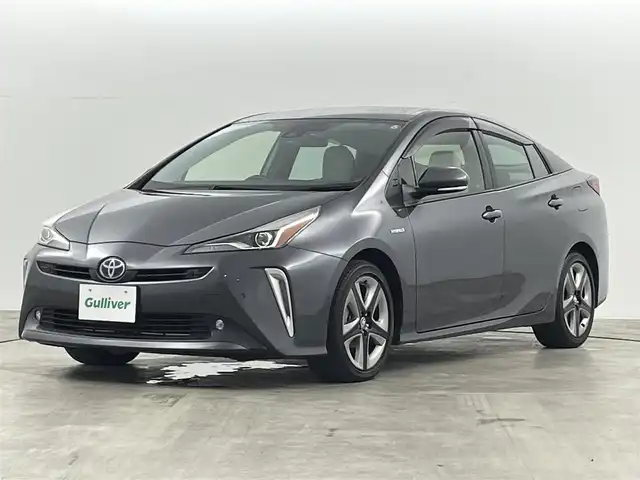 トヨタ プリウス Sツーリングセレクション 福島県 2019(平31)年 2.5万km グレーメタリック トヨタセーフティセンス/・プリクラッシュセーフティシステム/・レーンディパーチャーアラート/・オートマチックハイビーム/・レーダークルーズコントロール/クリアランスソナー/純正9インチナビ：NSZT-Y68T/・フルセグ/CD/DVD/SD/BT/FM/AM/・バックカメラ/・ETC2.0/革巻きステアリング/・ステアイングスイッチ/レザーシート/・シートヒーター/・ベンチレーションシート/ＬＥＤヘッドライト/・LEDフォグランプ/・オートライト/純正フロアマット/ドアバイザー/スマートキー/・プッシュスタート/純正17インチAW