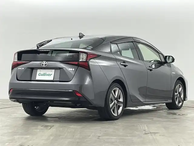 トヨタ プリウス Sツーリングセレクション 福島県 2019(平31)年 2.5万km グレーメタリック トヨタセーフティセンス/・プリクラッシュセーフティシステム/・レーンディパーチャーアラート/・オートマチックハイビーム/・レーダークルーズコントロール/クリアランスソナー/純正9インチナビ：NSZT-Y68T/・フルセグ/CD/DVD/SD/BT/FM/AM/・バックカメラ/・ETC2.0/革巻きステアリング/・ステアイングスイッチ/レザーシート/・シートヒーター/・ベンチレーションシート/ＬＥＤヘッドライト/・LEDフォグランプ/・オートライト/純正フロアマット/ドアバイザー/スマートキー/・プッシュスタート/純正17インチAW