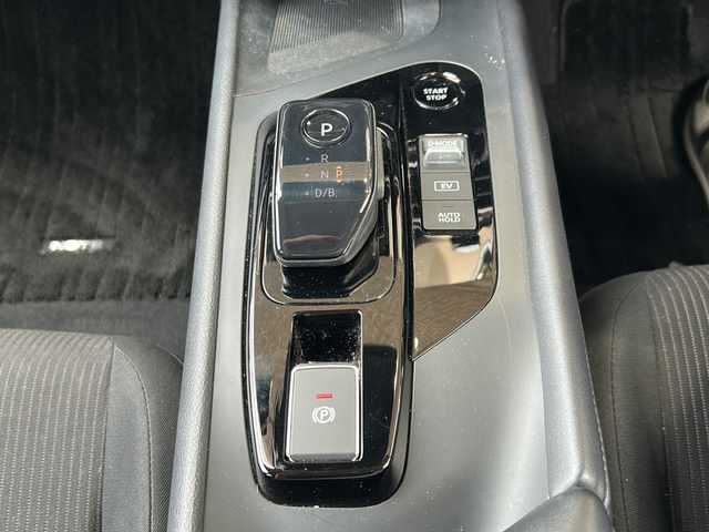 日産 ノート X 静岡県 2021(令3)年 1.7万km ガーネットレッド 純正ナビ/・ラジオ/フルセグTV/・USB/Apple CarPlay/HDMI/主要装備/・全方位カメラ　/・ＥＴＣ　/・レーンキープアシスト　/・デジタルインナーミラー　/・ＢＳＭ　コーナーセンサー　/・置くだけ充電　/・オートホールド　/・オートライト　/・オートハイビーム　/・ドライブレコーダー　/・ＬＥＤヘッドライト/・ステアリングリモコン/・プッシュスタート/・スマートキー/・プロパイロット/・エマージェンシーブレーキ/・純正アルミキャップ/・LEDフォグランプ