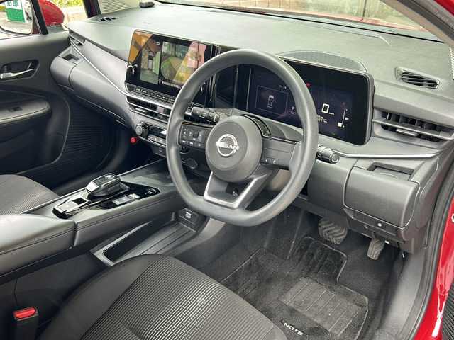 日産 ノート X 静岡県 2021(令3)年 1.7万km ガーネットレッド 純正ナビ/・ラジオ/フルセグTV/・USB/Apple CarPlay/HDMI/主要装備/・全方位カメラ　/・ＥＴＣ　/・レーンキープアシスト　/・デジタルインナーミラー　/・ＢＳＭ　コーナーセンサー　/・置くだけ充電　/・オートホールド　/・オートライト　/・オートハイビーム　/・ドライブレコーダー　/・ＬＥＤヘッドライト/・ステアリングリモコン/・プッシュスタート/・スマートキー/・プロパイロット/・エマージェンシーブレーキ/・純正アルミキャップ/・LEDフォグランプ