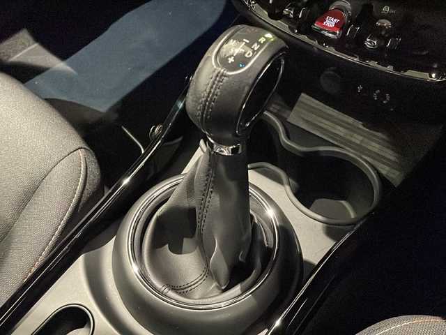 ＭＩＮＩ ミニ クラブマン クーパー 新潟県 2017(平29)年 4.5万km ピュアバーガンディー ペッパーパッケージ/オートスピードコントロール装置/リア・ビュー・カメラ/ナビゲーション・システム/USB/AUX/Bluetooth接続/アイドリングストップ/オートライト/オートエアコン/スマートキー/インナー型ETC/プッシュスタート