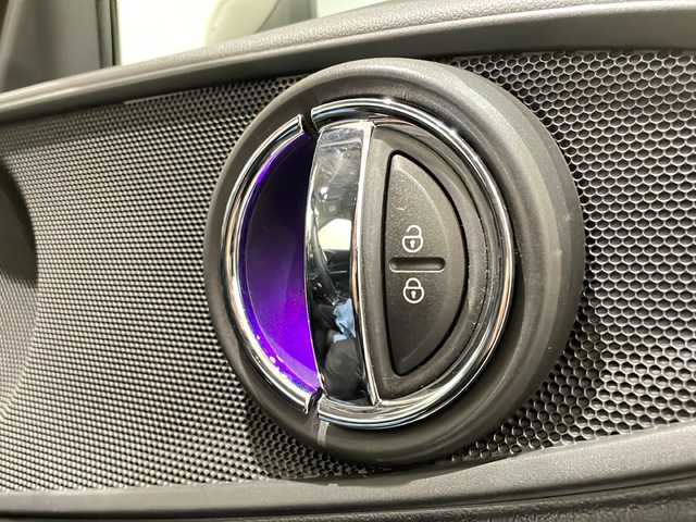 ＭＩＮＩ ミニ クラブマン クーパー 新潟県 2017(平29)年 4.5万km ピュアバーガンディー ペッパーパッケージ/オートスピードコントロール装置/リア・ビュー・カメラ/ナビゲーション・システム/USB/AUX/Bluetooth接続/アイドリングストップ/オートライト/オートエアコン/スマートキー/インナー型ETC/プッシュスタート