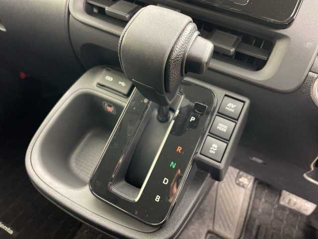 トヨタ シエンタ ハイブリッド G 道央・札幌 2022(令4)年 4.4万km アーバンカーキ ・4WD/・寒冷地仕様/・純正8インチディスプレイオーディオ/・BT&USB&AppleCarPlay&AndroidAuto/・両側パワースライドドア/・バックカメラ/・トヨタセーフティセンス/・ブラインドスポットモニター/・レーンキープアシスト/・アダプティブクルーズコントロール/・横滑り防止装置/・ビルトインETC/・AC100V/1500W/・フロントワイパーデアイサー/・ドアミラーヒーター/・LEDヘッドライト/・オートライト/・オートマチックハイビーム/・スマートキー/・積込冬タイヤスチール付