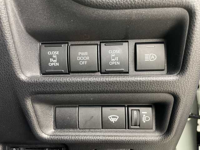 トヨタ シエンタ ハイブリッド G 道央・札幌 2022(令4)年 4.4万km アーバンカーキ ・4WD/・寒冷地仕様/・純正8インチディスプレイオーディオ/・BT&USB&AppleCarPlay&AndroidAuto/・両側パワースライドドア/・バックカメラ/・トヨタセーフティセンス/・ブラインドスポットモニター/・レーンキープアシスト/・アダプティブクルーズコントロール/・横滑り防止装置/・ビルトインETC/・AC100V/1500W/・フロントワイパーデアイサー/・ドアミラーヒーター/・LEDヘッドライト/・オートライト/・オートマチックハイビーム/・スマートキー/・積込冬タイヤスチール付