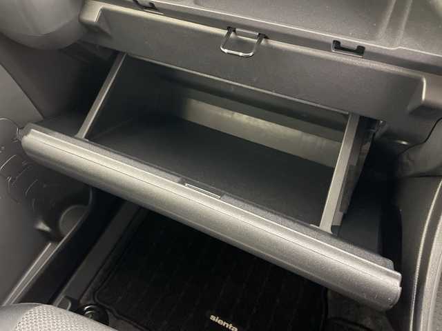 トヨタ シエンタ ハイブリッド G 道央・札幌 2022(令4)年 4.4万km アーバンカーキ ・4WD/・寒冷地仕様/・純正8インチディスプレイオーディオ/・BT&USB&AppleCarPlay&AndroidAuto/・両側パワースライドドア/・バックカメラ/・トヨタセーフティセンス/・ブラインドスポットモニター/・レーンキープアシスト/・アダプティブクルーズコントロール/・横滑り防止装置/・ビルトインETC/・AC100V/1500W/・フロントワイパーデアイサー/・ドアミラーヒーター/・LEDヘッドライト/・オートライト/・オートマチックハイビーム/・スマートキー/・積込冬タイヤスチール付