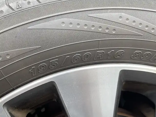 日産 セレナ ハイウェイスター G 群馬県 2017(平29)年 8.6万km ブリリアントホワイトパール 純正9型ナビ(MM516D-L)/CD・DVD・BD・SD/USB・BT・フルセグTV/両側パワースライドドア/アラウンドビューモニター/ビルトインETC/横滑り防止装置/エマージェンシーブレーキ/アイドリングストップ/純正アルミホイール/純正フロアマット/取説・保証書/スマートキー×2