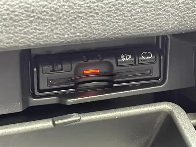 日産 セレナ ハイウェイスター G 群馬県 2017(平29)年 8.6万km ブリリアントホワイトパール 純正9型ナビ(MM516D-L)/CD・DVD・BD・SD/USB・BT・フルセグTV/両側パワースライドドア/アラウンドビューモニター/ビルトインETC/横滑り防止装置/エマージェンシーブレーキ/アイドリングストップ/純正アルミホイール/純正フロアマット/取説・保証書/スマートキー×2