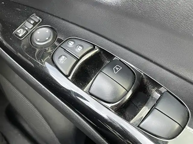 日産 セレナ ハイウェイスター G 群馬県 2017(平29)年 8.6万km ブリリアントホワイトパール 純正9型ナビ(MM516D-L)/CD・DVD・BD・SD/USB・BT・フルセグTV/両側パワースライドドア/アラウンドビューモニター/ビルトインETC/横滑り防止装置/エマージェンシーブレーキ/アイドリングストップ/純正アルミホイール/純正フロアマット/取説・保証書/スマートキー×2