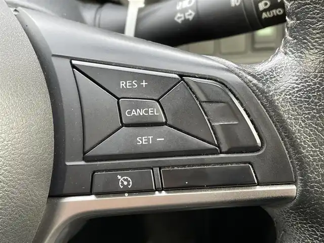 日産 セレナ ハイウェイスター G 群馬県 2017(平29)年 8.6万km ブリリアントホワイトパール 純正9型ナビ(MM516D-L)/CD・DVD・BD・SD/USB・BT・フルセグTV/両側パワースライドドア/アラウンドビューモニター/ビルトインETC/横滑り防止装置/エマージェンシーブレーキ/アイドリングストップ/純正アルミホイール/純正フロアマット/取説・保証書/スマートキー×2