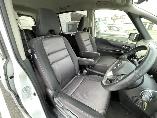 日産 セレナ ハイウェイスター G 群馬県 2017(平29)年 8.6万km ブリリアントホワイトパール 純正9型ナビ(MM516D-L)/CD・DVD・BD・SD/USB・BT・フルセグTV/両側パワースライドドア/アラウンドビューモニター/ビルトインETC/横滑り防止装置/エマージェンシーブレーキ/アイドリングストップ/純正アルミホイール/純正フロアマット/取説・保証書/スマートキー×2