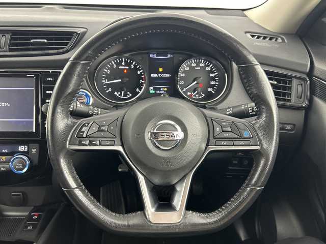 日産 エクストレイル 20Xi 愛知県 2019(平31)年 5.6万km ブリリアントホワイトパール 禁煙車/純正9インチナビ/DVD/CD/Bluetooth/FM/AM/フルセグTV/衝突軽減ブレーキ/デジタルインナーミラー/プロパイロット/レーンキープアシスト/前後コーナーセンサー/電動リアゲート/アラウンドビューモニター/純正ＥＴＣ/ＬＥＤヘッドライト/オートライト/純正アルミホイール/純正フロアマット