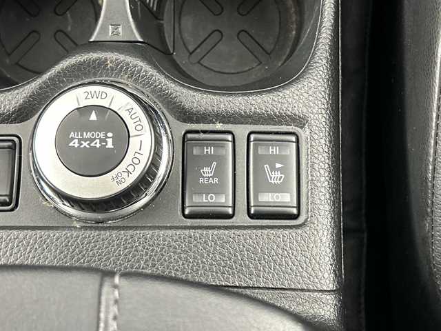 日産 エクストレイル 20Xi 愛知県 2019(平31)年 5.6万km ブリリアントホワイトパール 禁煙車/純正9インチナビ/DVD/CD/Bluetooth/FM/AM/フルセグTV/衝突軽減ブレーキ/デジタルインナーミラー/プロパイロット/レーンキープアシスト/前後コーナーセンサー/電動リアゲート/アラウンドビューモニター/純正ＥＴＣ/ＬＥＤヘッドライト/オートライト/純正アルミホイール/純正フロアマット