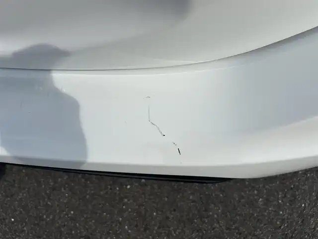 トヨタ アクア クロスオーバー 岡山県 2017(平29)年 5.4万km ライムホワイトパールクリスタルシャイン 登録時走行距離53957km/純正ナビ（NSZT-W66T)/フルセグTV(AM.FM.CD.DVD.TV.BT)/バックカメラ/ETC2.0/前後ドライブレコーダー/シートヒーター/衝突軽減ブレーキ/横滑り防止装置/車線逸脱警報（レーンキープアシスト）/オートライト/オートマチックハイビーム/アイドリングストップ/16インチ純正AW/純正フロアマット/ハーフレザーシート/プッシュスタート/スマートキー/ワンオーナー