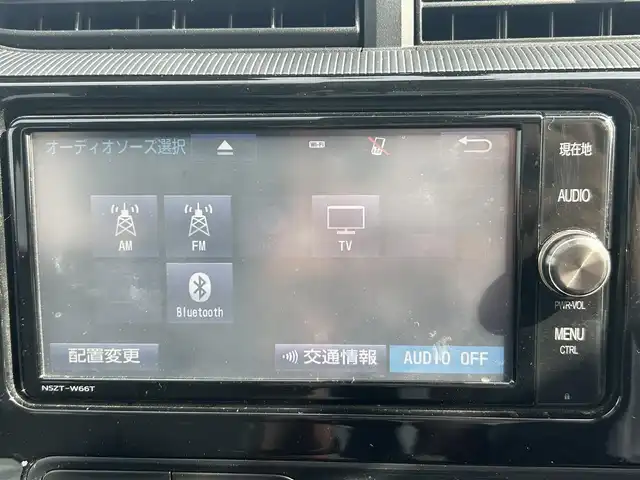 トヨタ アクア クロスオーバー 岡山県 2017(平29)年 5.4万km ライムホワイトパールクリスタルシャイン 登録時走行距離53957km/純正ナビ（NSZT-W66T)/フルセグTV(AM.FM.CD.DVD.TV.BT)/バックカメラ/ETC2.0/前後ドライブレコーダー/シートヒーター/衝突軽減ブレーキ/横滑り防止装置/車線逸脱警報（レーンキープアシスト）/オートライト/オートマチックハイビーム/アイドリングストップ/16インチ純正AW/純正フロアマット/ハーフレザーシート/プッシュスタート/スマートキー/ワンオーナー