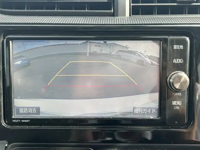 トヨタ アクア クロスオーバー 岡山県 2017(平29)年 5.4万km ライムホワイトパールクリスタルシャイン 登録時走行距離53957km/純正ナビ（NSZT-W66T)/フルセグTV(AM.FM.CD.DVD.TV.BT)/バックカメラ/ETC2.0/前後ドライブレコーダー/シートヒーター/衝突軽減ブレーキ/横滑り防止装置/車線逸脱警報（レーンキープアシスト）/オートライト/オートマチックハイビーム/アイドリングストップ/16インチ純正AW/純正フロアマット/ハーフレザーシート/プッシュスタート/スマートキー/ワンオーナー