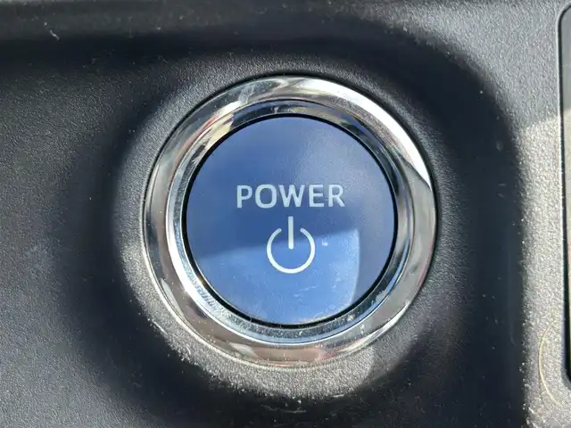 トヨタ アクア クロスオーバー 岡山県 2017(平29)年 5.4万km ライムホワイトパールクリスタルシャイン 登録時走行距離53957km/純正ナビ（NSZT-W66T)/フルセグTV(AM.FM.CD.DVD.TV.BT)/バックカメラ/ETC2.0/前後ドライブレコーダー/シートヒーター/衝突軽減ブレーキ/横滑り防止装置/車線逸脱警報（レーンキープアシスト）/オートライト/オートマチックハイビーム/アイドリングストップ/16インチ純正AW/純正フロアマット/ハーフレザーシート/プッシュスタート/スマートキー/ワンオーナー