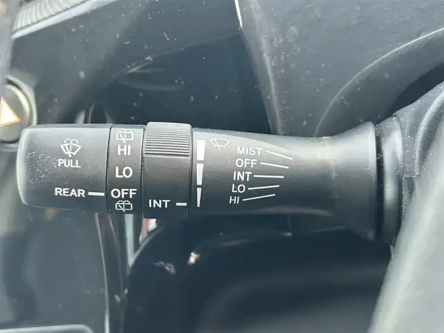 トヨタ アクア クロスオーバー 岡山県 2017(平29)年 5.4万km ライムホワイトパールクリスタルシャイン 登録時走行距離53957km/純正ナビ（NSZT-W66T)/フルセグTV(AM.FM.CD.DVD.TV.BT)/バックカメラ/ETC2.0/前後ドライブレコーダー/シートヒーター/衝突軽減ブレーキ/横滑り防止装置/車線逸脱警報（レーンキープアシスト）/オートライト/オートマチックハイビーム/アイドリングストップ/16インチ純正AW/純正フロアマット/ハーフレザーシート/プッシュスタート/スマートキー/ワンオーナー