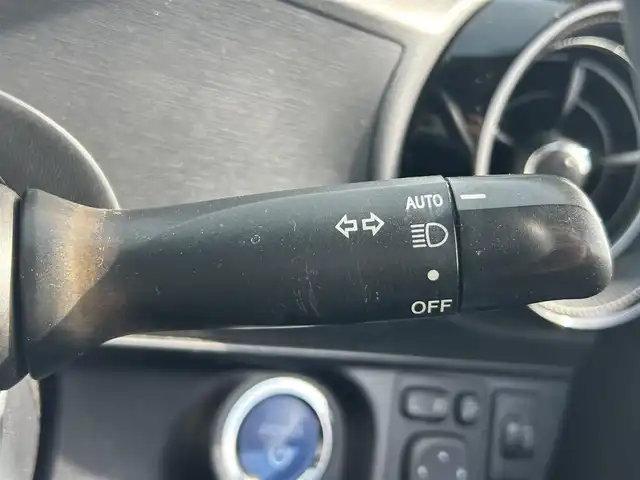 トヨタ アクア クロスオーバー 岡山県 2017(平29)年 5.4万km ライムホワイトパールクリスタルシャイン 登録時走行距離53957km/純正ナビ（NSZT-W66T)/フルセグTV(AM.FM.CD.DVD.TV.BT)/バックカメラ/ETC2.0/前後ドライブレコーダー/シートヒーター/衝突軽減ブレーキ/横滑り防止装置/車線逸脱警報（レーンキープアシスト）/オートライト/オートマチックハイビーム/アイドリングストップ/16インチ純正AW/純正フロアマット/ハーフレザーシート/プッシュスタート/スマートキー/ワンオーナー