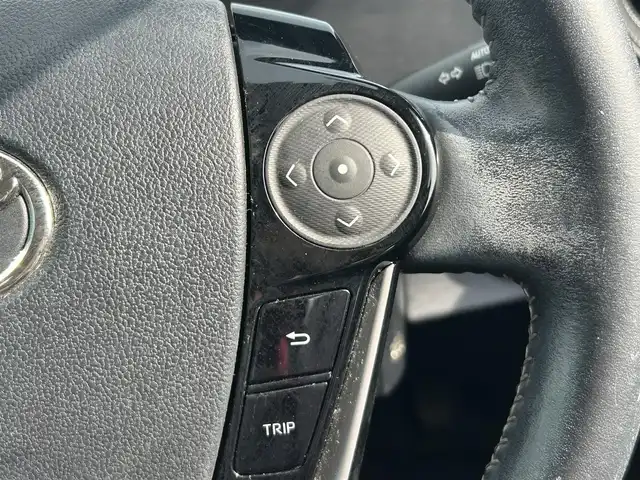 トヨタ アクア クロスオーバー 岡山県 2017(平29)年 5.4万km ライムホワイトパールクリスタルシャイン 登録時走行距離53957km/純正ナビ（NSZT-W66T)/フルセグTV(AM.FM.CD.DVD.TV.BT)/バックカメラ/ETC2.0/前後ドライブレコーダー/シートヒーター/衝突軽減ブレーキ/横滑り防止装置/車線逸脱警報（レーンキープアシスト）/オートライト/オートマチックハイビーム/アイドリングストップ/16インチ純正AW/純正フロアマット/ハーフレザーシート/プッシュスタート/スマートキー/ワンオーナー