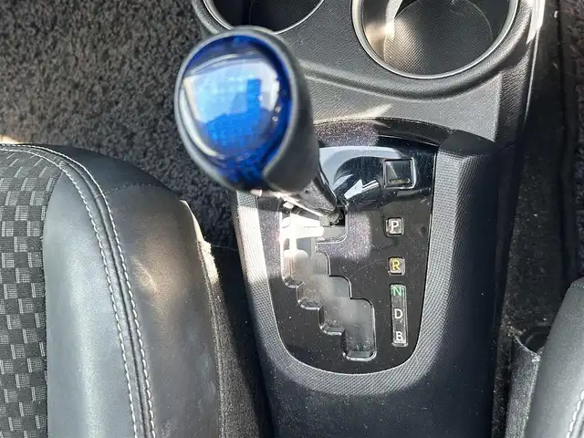 トヨタ アクア クロスオーバー 岡山県 2017(平29)年 5.4万km ライムホワイトパールクリスタルシャイン 登録時走行距離53957km/純正ナビ（NSZT-W66T)/フルセグTV(AM.FM.CD.DVD.TV.BT)/バックカメラ/ETC2.0/前後ドライブレコーダー/シートヒーター/衝突軽減ブレーキ/横滑り防止装置/車線逸脱警報（レーンキープアシスト）/オートライト/オートマチックハイビーム/アイドリングストップ/16インチ純正AW/純正フロアマット/ハーフレザーシート/プッシュスタート/スマートキー/ワンオーナー