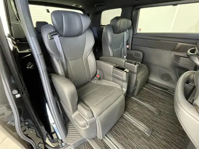 トヨタ アルファード Z 群馬県 2024(令6)年 0.7万km ブラック ４ＷＤ　フリップダウンモニター　純正１４インチディスプレイオーディオ　パノラミックビューモニター　レーダークルーズコントロール　両側パワースライドドア　パワーバックドア　デジタルルームミラー　禁煙車