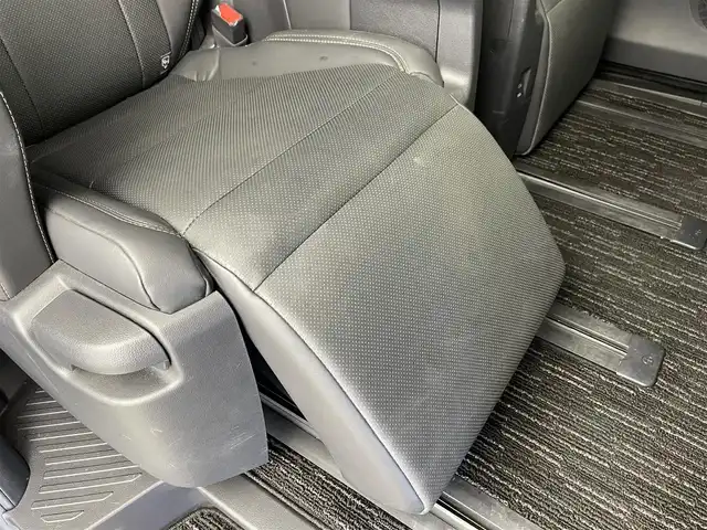 トヨタ アルファード Z 群馬県 2024(令6)年 0.7万km ブラック ４ＷＤ　フリップダウンモニター　純正１４インチディスプレイオーディオ　パノラミックビューモニター　レーダークルーズコントロール　両側パワースライドドア　パワーバックドア　デジタルルームミラー　禁煙車