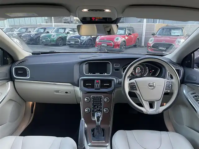 ボルボ Ｖ４０ D4 インスクリプション 栃木県 2016(平28)年 5.9万km デニムブルーメタリック Harman/Kardon/純正ナビ（BT/ワンセグ）/アダプティブクルーズコントロール/ブラインドスポットモニター/レーン・キーピング・エイド/パワーシート（D/N席）/シートヒーター（D/N席）/シートメモリー（D席）/ETC/パドルシフト/プッシュスタート/スマートキー