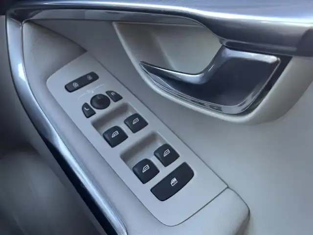 ボルボ Ｖ４０ D4 インスクリプション 栃木県 2016(平28)年 5.9万km デニムブルーメタリック Harman/Kardon/純正ナビ（BT/ワンセグ）/アダプティブクルーズコントロール/ブラインドスポットモニター/レーン・キーピング・エイド/パワーシート（D/N席）/シートヒーター（D/N席）/シートメモリー（D席）/ETC/パドルシフト/プッシュスタート/スマートキー