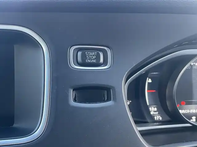 ボルボ Ｖ４０ D4 インスクリプション 栃木県 2016(平28)年 5.9万km デニムブルーメタリック Harman/Kardon/純正ナビ（BT/ワンセグ）/アダプティブクルーズコントロール/ブラインドスポットモニター/レーン・キーピング・エイド/パワーシート（D/N席）/シートヒーター（D/N席）/シートメモリー（D席）/ETC/パドルシフト/プッシュスタート/スマートキー