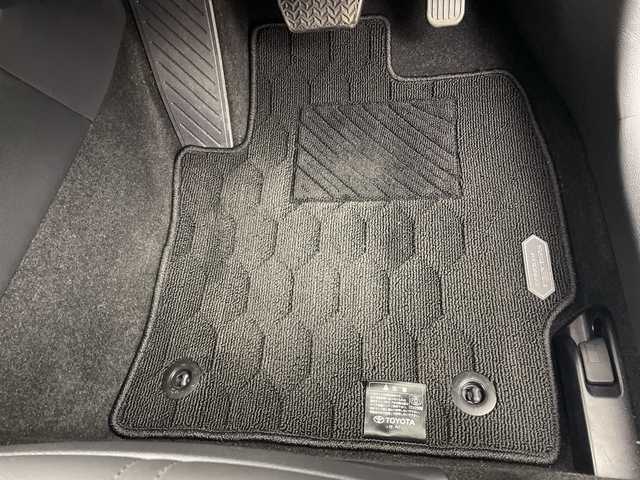 トヨタ カローラ クロス ハイブリッド Z 群馬県 2024(令6)年 2.3万km アティチュードブラックマイカ 純正１０．５型ナビ　/バックカメラ　/フルセグＴＶ　/ＥＴＣ２．０　/ハーフレザーシート　/シートヒーター　/電動リアゲート　/純正アルミホイール　/衝突被害軽減ブレーキ　/レーンアシスト　/ＬＥＤヘッドライト　/禁煙車