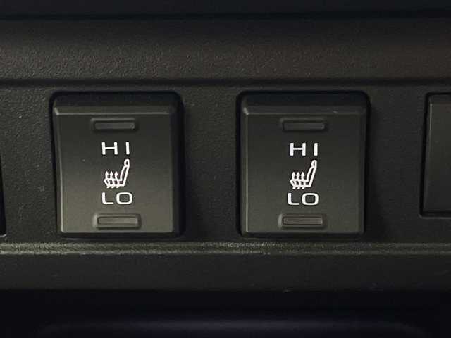 トヨタ カローラ クロス ハイブリッド Z 群馬県 2024(令6)年 2.3万km アティチュードブラックマイカ 純正１０．５型ナビ　/バックカメラ　/フルセグＴＶ　/ＥＴＣ２．０　/ハーフレザーシート　/シートヒーター　/電動リアゲート　/純正アルミホイール　/衝突被害軽減ブレーキ　/レーンアシスト　/ＬＥＤヘッドライト　/禁煙車