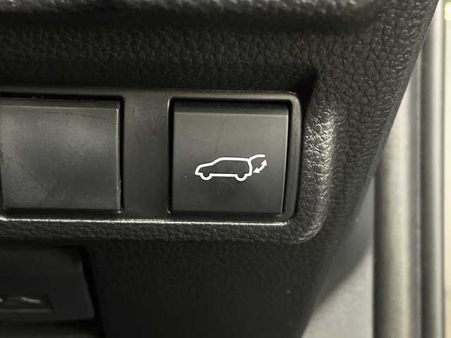 トヨタ カローラ クロス ハイブリッド Z 群馬県 2024(令6)年 2.3万km アティチュードブラックマイカ 純正１０．５型ナビ　/バックカメラ　/フルセグＴＶ　/ＥＴＣ２．０　/ハーフレザーシート　/シートヒーター　/電動リアゲート　/純正アルミホイール　/衝突被害軽減ブレーキ　/レーンアシスト　/ＬＥＤヘッドライト　/禁煙車