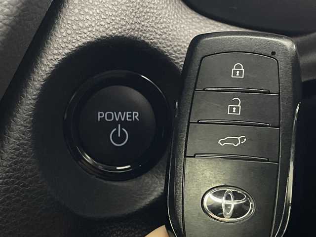 トヨタ カローラ クロス ハイブリッド Z 群馬県 2024(令6)年 2.3万km アティチュードブラックマイカ 純正１０．５型ナビ　/バックカメラ　/フルセグＴＶ　/ＥＴＣ２．０　/ハーフレザーシート　/シートヒーター　/電動リアゲート　/純正アルミホイール　/衝突被害軽減ブレーキ　/レーンアシスト　/ＬＥＤヘッドライト　/禁煙車